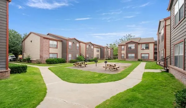 The landscaped courtyard at Avalon Cove Apartments, Hobbs, New Mexico