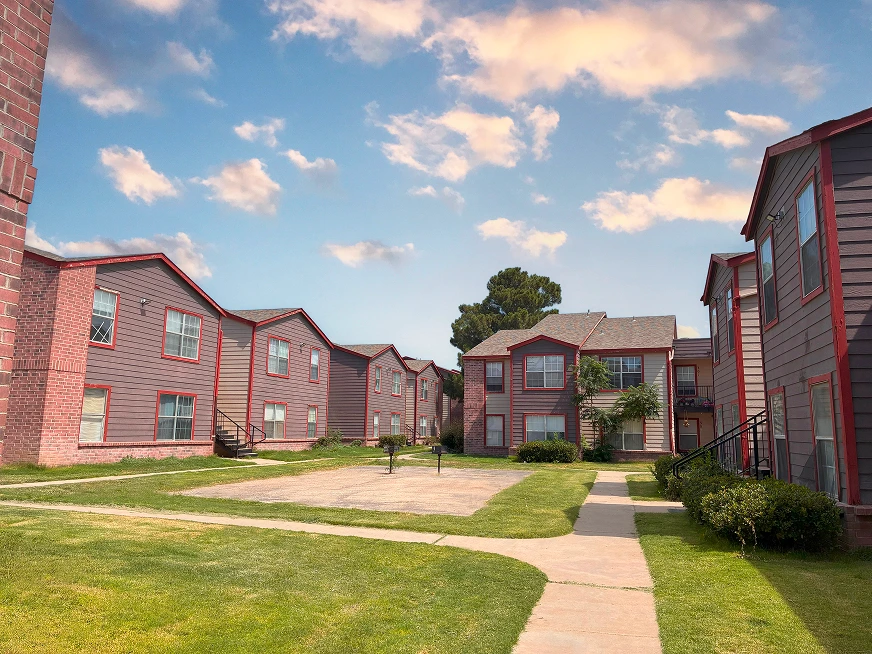 The landscaped courtyard at Avalon Cove Apartments, Hobbs, New Mexico